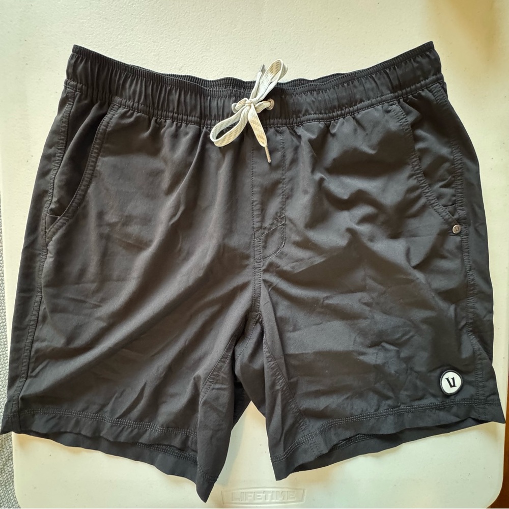 Vuori Kore Short Men’s Medium Black | 7” Inseam Built-In Boxer Brief Liner